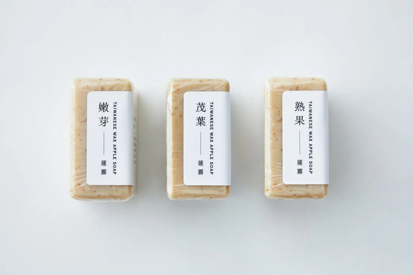 三塊包裝好的蓮霧皂